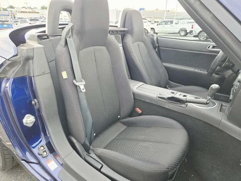 Used 2007 MAZDA MX-5 Miata Touring w/ Appearance Pkg RWD image 13
