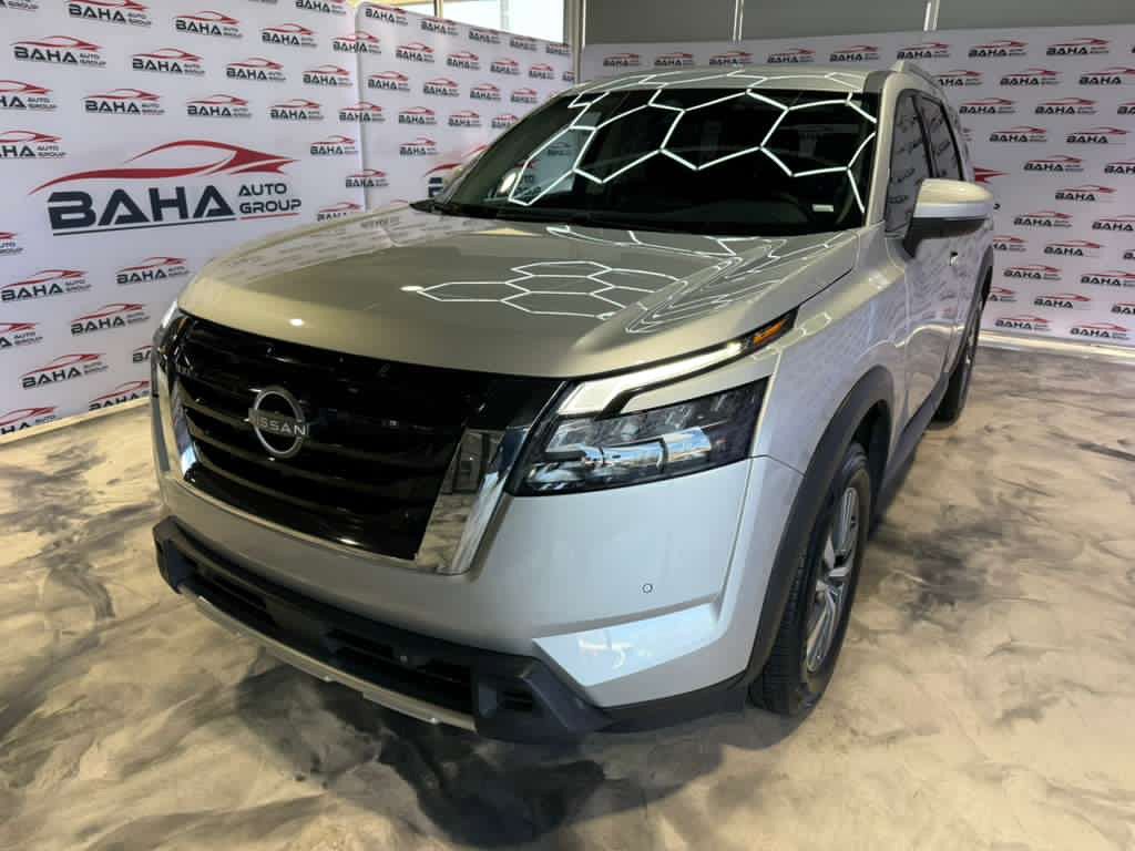 Used 2025 Nissan Pathfinder SL FWD image 2