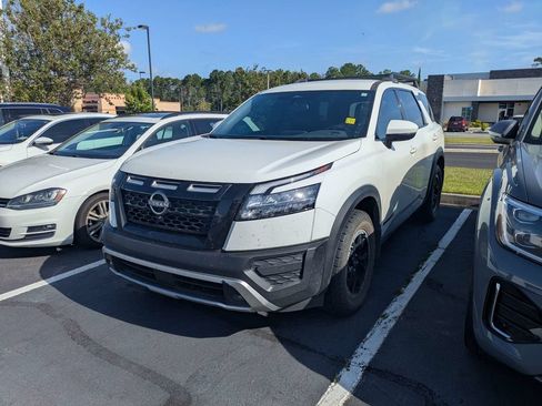 Used 2024 Nissan Pathfinder Rock Creek AWD/4WD image 3