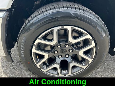 Used 2025 RAM 1500 Laramie AWD/4WD image 19