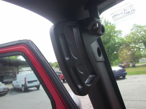 Used 2010 Jeep Wrangler Unlimited Sport AWD/4WD image 25