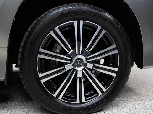Used 2019 Lexus LX 570 4WD w/ Luxury Package image 10