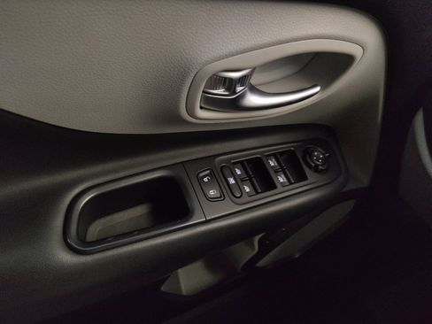 Used 2019 Jeep Renegade Limited w/ UConnect 8.4 Nav Group AWD/4WD image 27