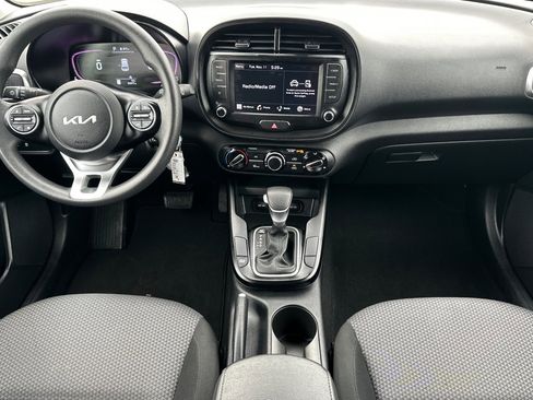 Used 2023 Kia Soul LX w/ LX Technology Package image 14