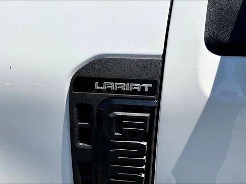 New 2026 Ford F250 Lariat w/ Black Appearance Package AWD/4WD image 9