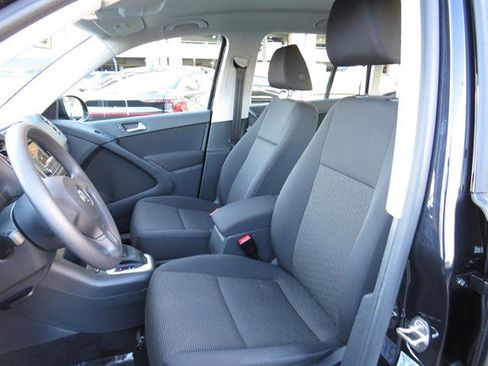 Used 2017 Volkswagen Tiguan S image 13