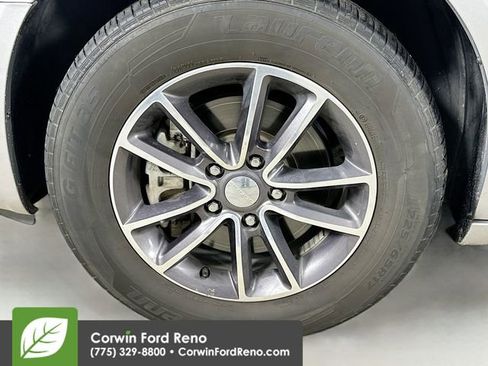 Used 2017 Dodge Grand Caravan SXT image 31