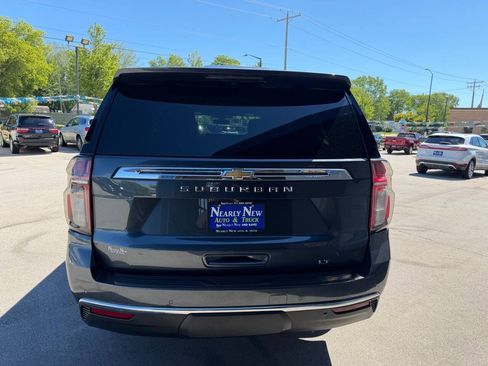 Used 2021 Chevrolet Suburban LT w/ Luxury Package AWD/4WD image 6