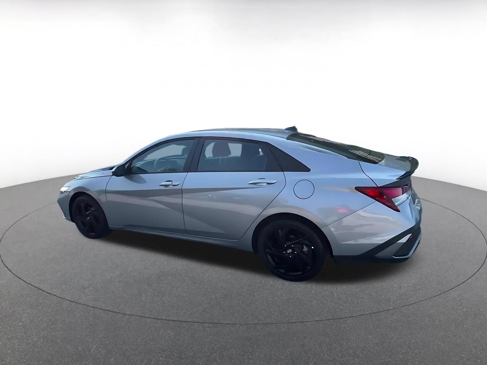 Used 2026 Hyundai Elantra Sport FWD image 9