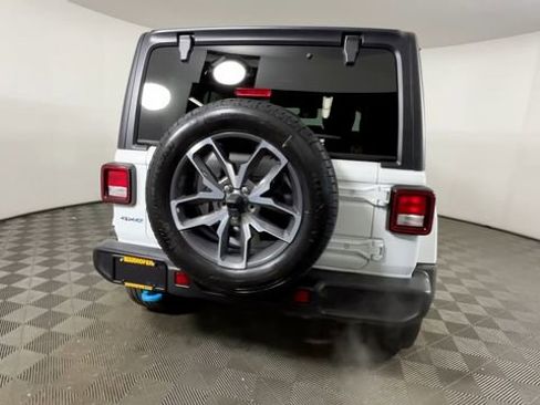 Used 2024 Jeep Wrangler Unlimited w/ Convenience Group AWD/4WD image 6