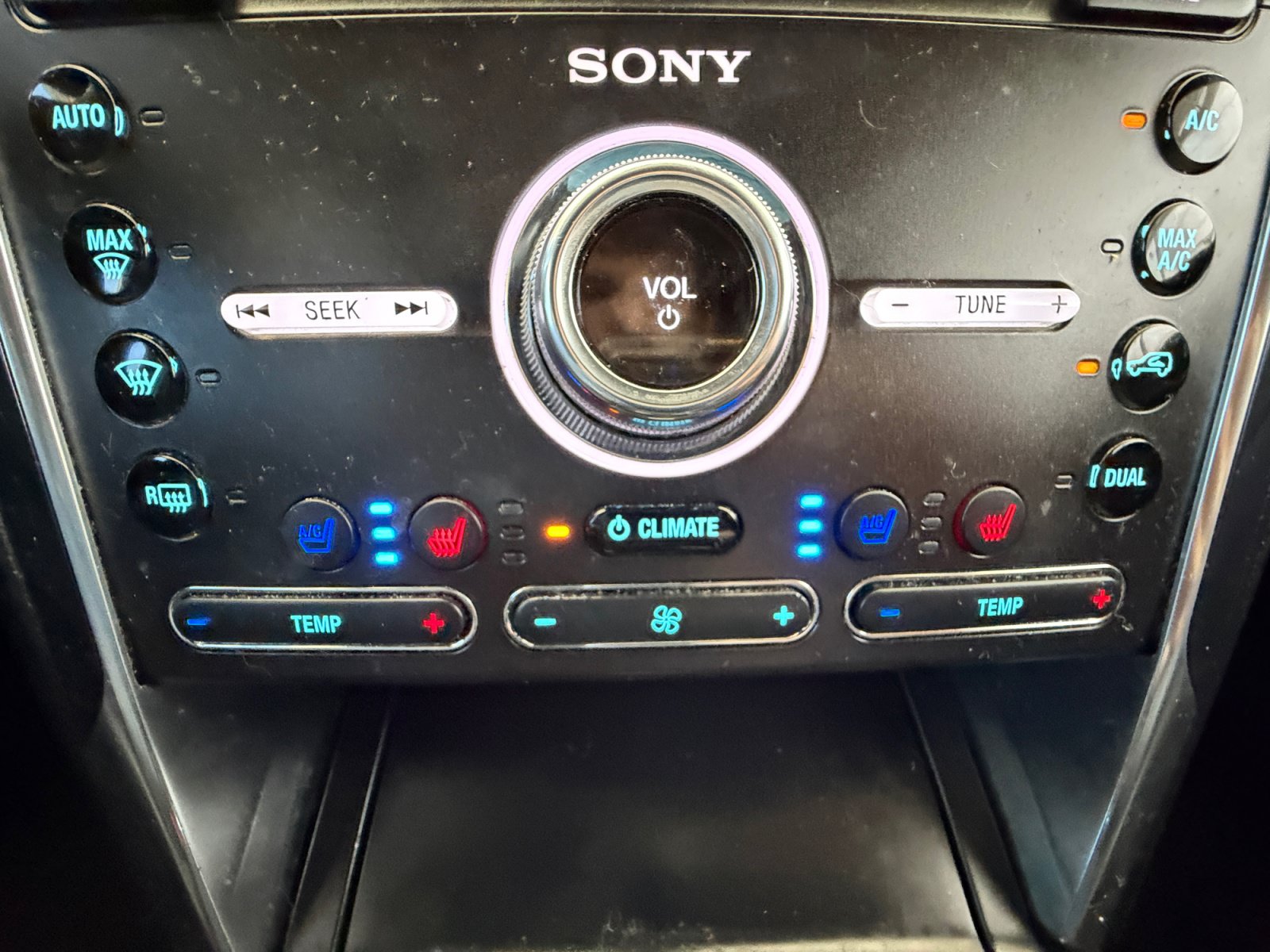 Used 2019 Ford Explorer Limited w/ Class III Trailer Tow Package FWD image 21