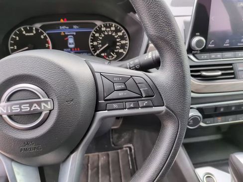 Used 2025 Nissan Altima 2.5 SV FWD image 16