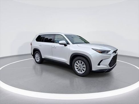 Certified 2025 Toyota Grand Highlander FWD image 3
