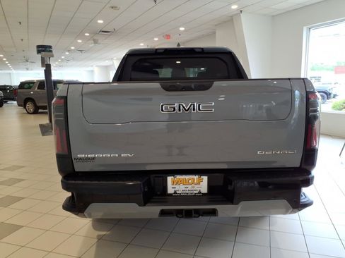 Used 2025 GMC Sierra EV Denali AWD/4WD image 5