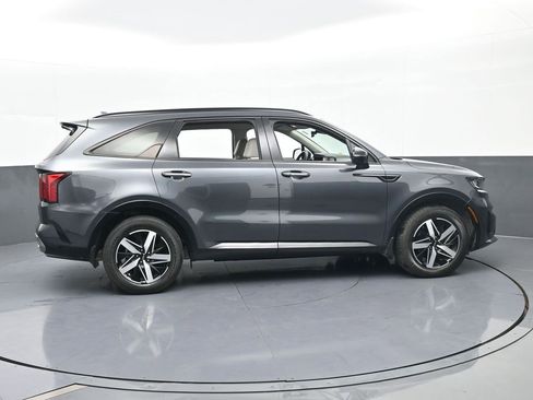 Used 2023 Kia Sorento S image 7