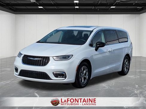 Used 2024 Chrysler Pacifica Limited FWD image 1