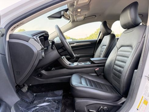 Used 2018 Ford Fusion SE w/ Equipment Group 602A FWD image 12