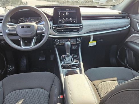 Certified 2025 Jeep Compass Sport image 21