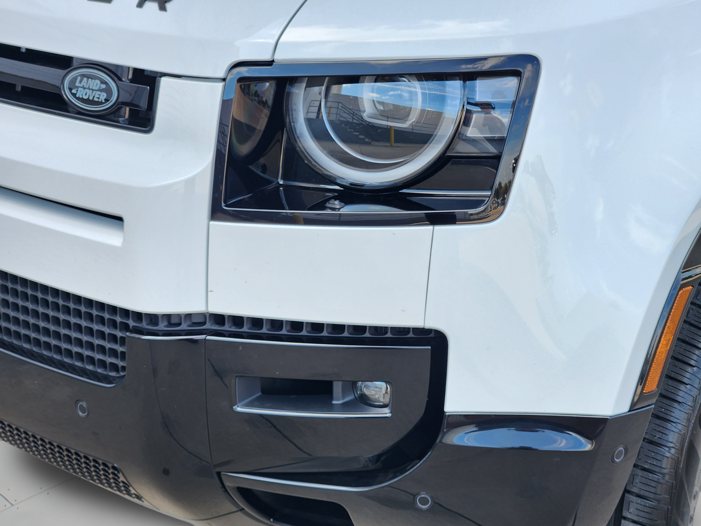 New 2026 Land Rover Defender 130 X-Dynamic SE AWD/4WD image 9