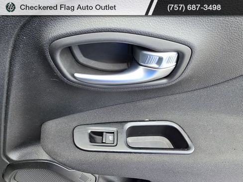 Used 2021 Jeep Renegade Latitude w/ Luxury Group I FWD image 46