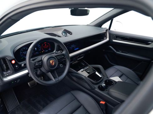 Used 2025 Porsche Cayenne S image 4