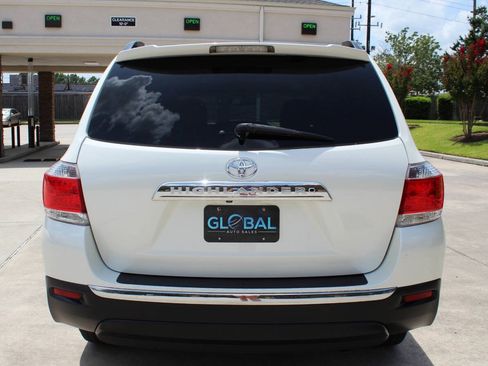 Used 2012 Toyota Highlander SE FWD image 6