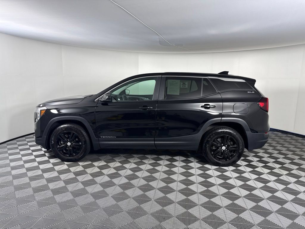 Used 2022 GMC Terrain SLE AWD/4WD image 2