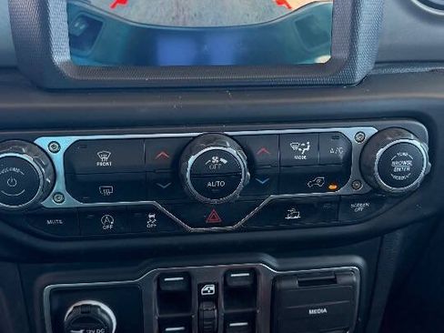 Used 2021 Jeep Gladiator Sport AWD/4WD image 19