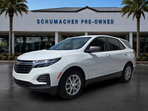 Used 2024 Chevrolet Equinox LS w/ LS Convenience Package FWD image 3