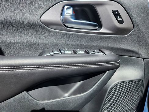 New 2026 Chrysler Pacifica Select AWD/4WD image 28