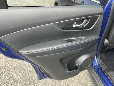 Used 2019 Nissan Rogue SV AWD/4WD image 11
