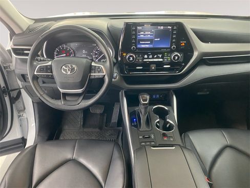 Used 2022 Toyota Highlander XLE image 10