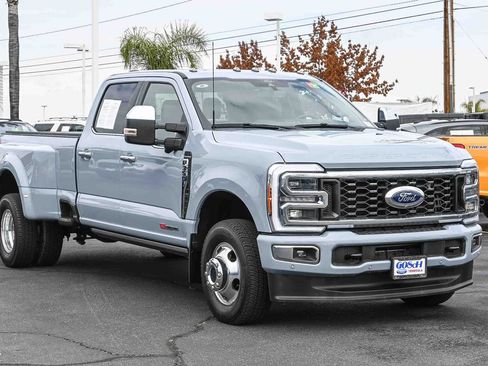 Used 2025 Ford F350 Platinum w/ Platinum Plus Package image 3