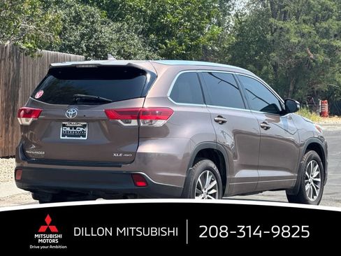 Used 2018 Toyota Highlander XLE AWD/4WD image 4