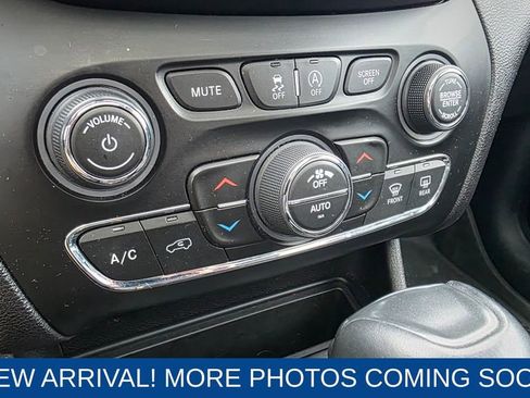 Used 2020 Jeep Cherokee Trailhawk w/ Comfort/Convenience Group image 19