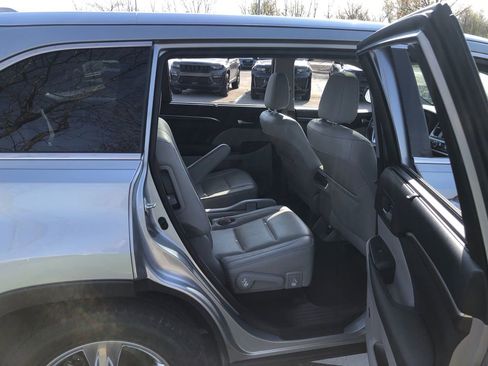 Used 2015 Toyota Highlander Limited Platinum AWD/4WD image 26