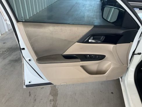 Used 2017 Honda Accord LX image 4