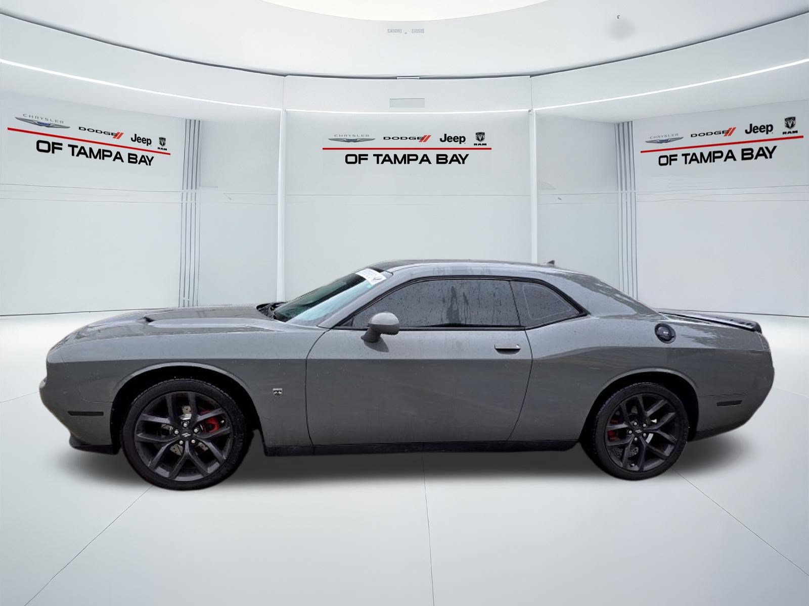 Used 2019 Dodge Challenger SXT w/ Blacktop Package RWD image 3