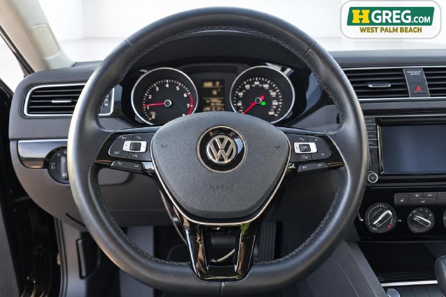 Used 2016 Volkswagen Jetta SEL FWD image 11