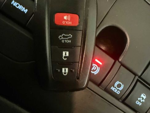 Used 2023 Toyota Highlander XLE image 37