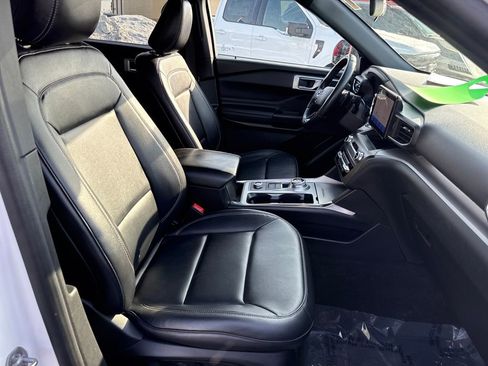 Certified 2020 Ford Explorer XLT w/ Equipment Group 202A image 8
