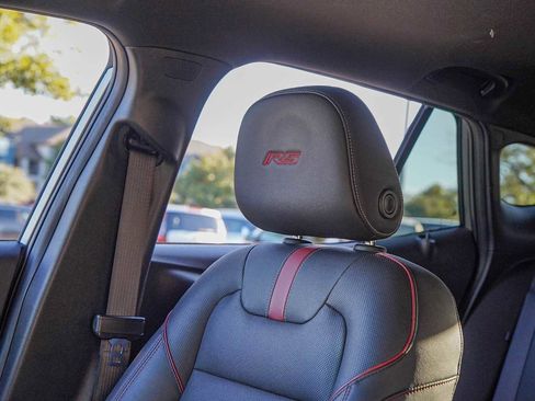 Used 2024 Chevrolet Trax RS w/ Sunroof Package image 12