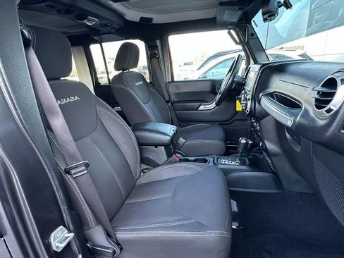 Used 2017 Jeep Wrangler Unlimited Sahara w/ Connectivity Group image 13