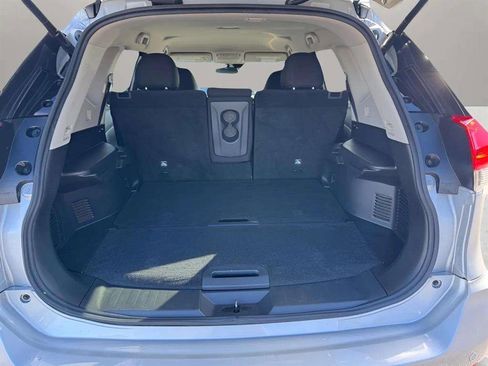 Used 2019 Nissan Rogue SV w/ Premium Package image 9