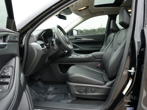 Certified 2026 INFINITI QX60 Luxe w/ Cargo Package FWD image 17