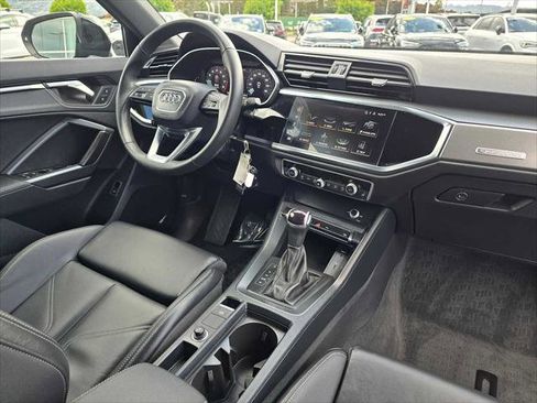 Used 2025 Audi Q3 2.0T Premium w/ Black Optic Sport Package AWD/4WD image 10