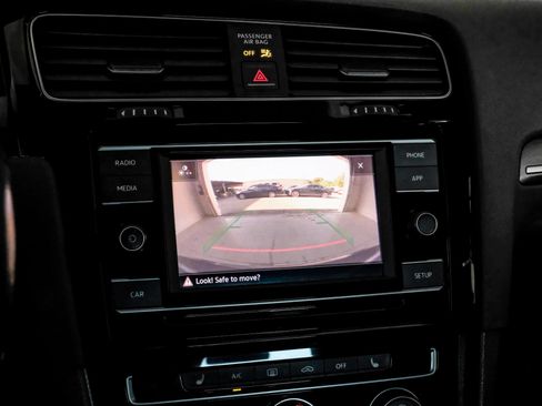Used 2018 Volkswagen GTI SE FWD image 16
