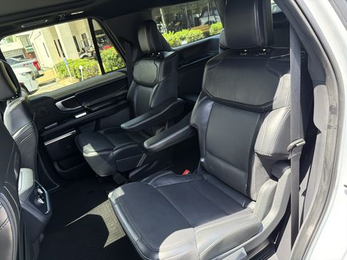 Used 2025 Ford Expedition Platinum w/ Stealth Performance Package AWD/4WD image 17