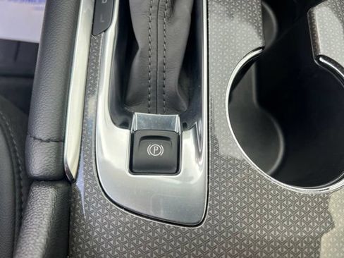 Used 2022 Chevrolet Malibu LT w/ Leather Package FWD image 23