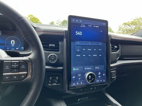 Used 2024 Ford Expedition Limited AWD/4WD image 32